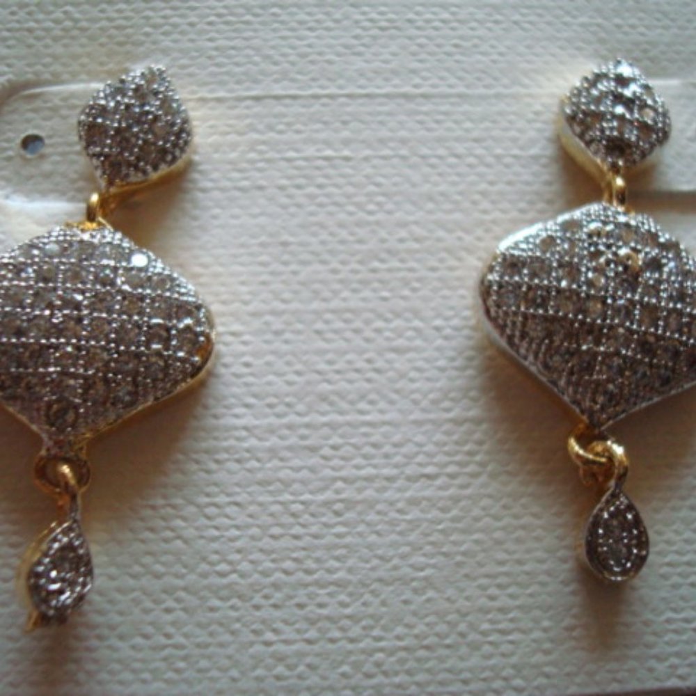 NIP CLEAR AUSTRIAN CRYSTALS PENDANT SET - Picture 6 of 11